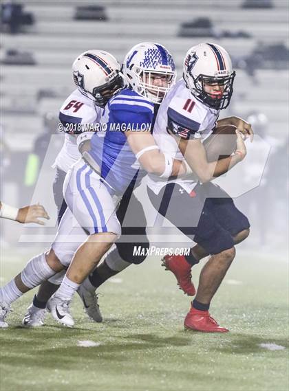 Thumbnail 3 in Veterans Memorial vs Veterans Memorial (UIL 5A Area Playoff) photogallery.