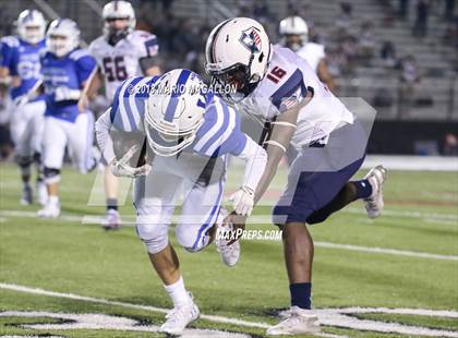 Thumbnail 3 in Veterans Memorial vs Veterans Memorial (UIL 5A Area Playoff) photogallery.