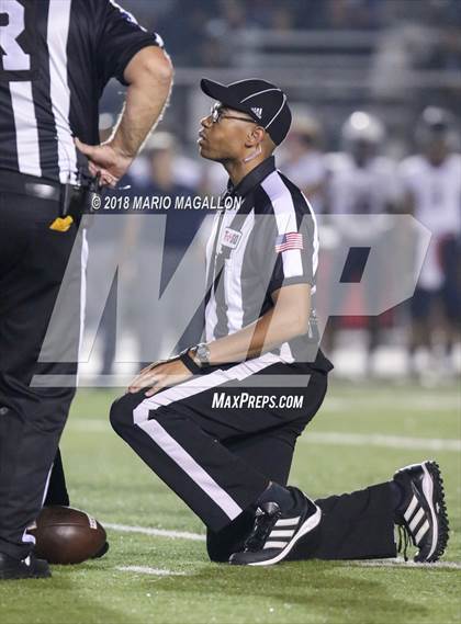 Thumbnail 3 in Veterans Memorial vs Veterans Memorial (UIL 5A Area Playoff) photogallery.