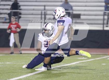Thumbnail 3 in Veterans Memorial vs Veterans Memorial (UIL 5A Area Playoff) photogallery.