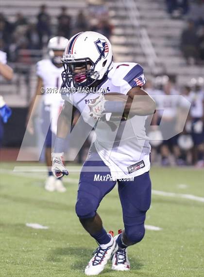 Thumbnail 1 in Veterans Memorial vs Veterans Memorial (UIL 5A Area Playoff) photogallery.