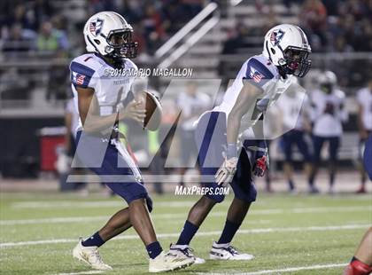 Thumbnail 3 in Veterans Memorial vs Veterans Memorial (UIL 5A Area Playoff) photogallery.