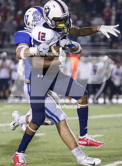 Thumbnail 3 in Veterans Memorial vs Veterans Memorial (UIL 5A Area Playoff) photogallery.