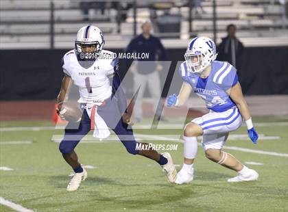 Thumbnail 3 in Veterans Memorial vs Veterans Memorial (UIL 5A Area Playoff) photogallery.