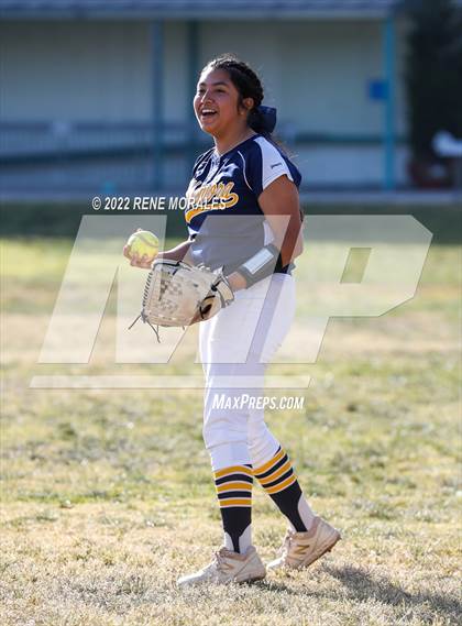 Thumbnail 2 in Alhambra vs Eagle Rock photogallery.