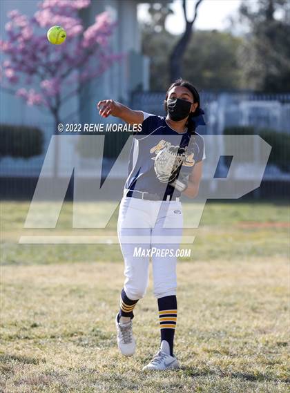 Thumbnail 2 in Alhambra vs Eagle Rock photogallery.