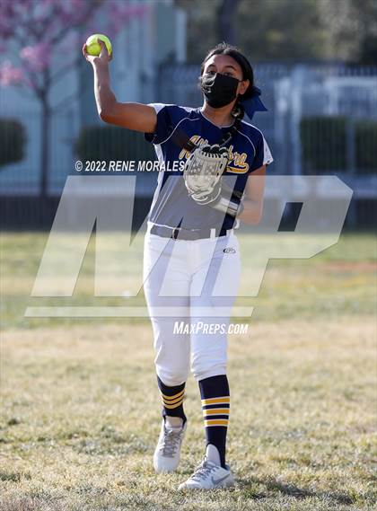 Thumbnail 1 in Alhambra vs Eagle Rock photogallery.