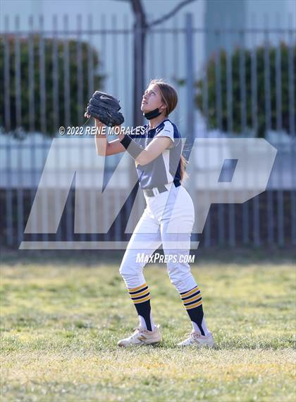 Thumbnail 1 in Alhambra vs Eagle Rock photogallery.