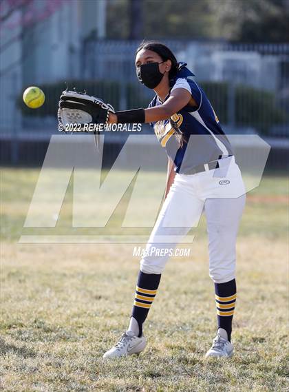 Thumbnail 3 in Alhambra vs Eagle Rock photogallery.