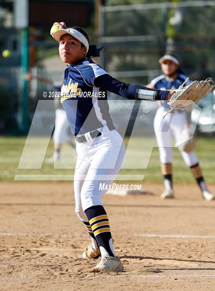 Thumbnail 3 in Alhambra vs Eagle Rock photogallery.