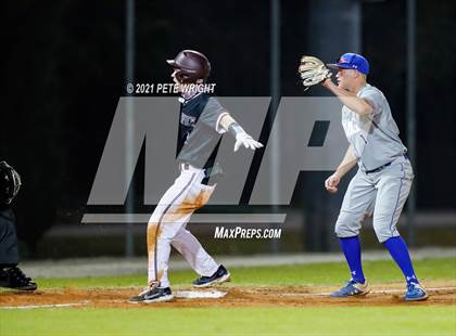 Thumbnail 1 in Riverview vs IMG Black photogallery.