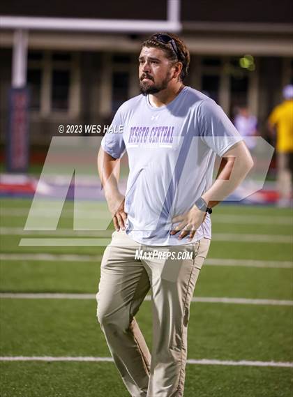 Thumbnail 2 in DeSoto Central vs. Germantown photogallery.