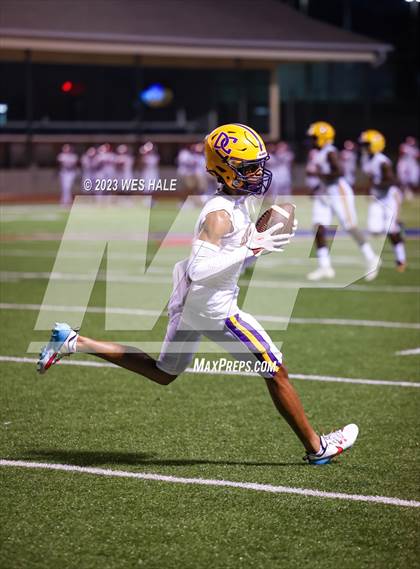 Thumbnail 3 in DeSoto Central vs. Germantown photogallery.