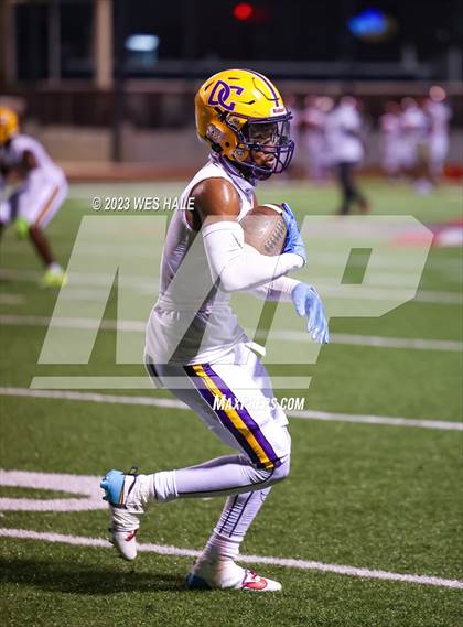 Thumbnail 2 in DeSoto Central vs. Germantown photogallery.