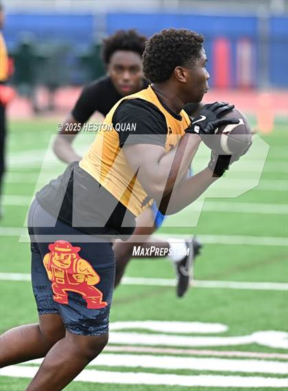 Thumbnail 3 in Dominguez vs. Muir (LB Poly Legends 7x7) photogallery.