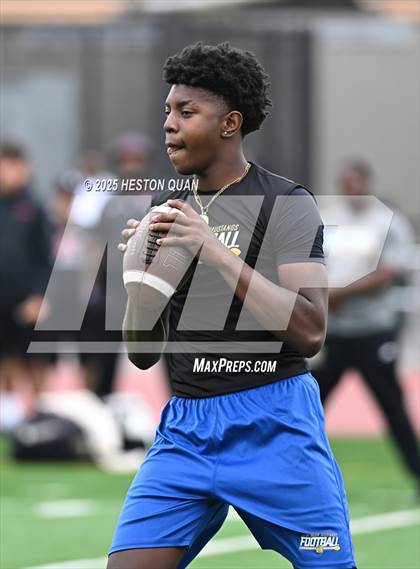 Thumbnail 2 in Dominguez vs. Muir (LB Poly Legends 7x7) photogallery.