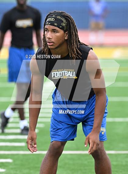 Thumbnail 2 in Dominguez vs. Muir (LB Poly Legends 7x7) photogallery.