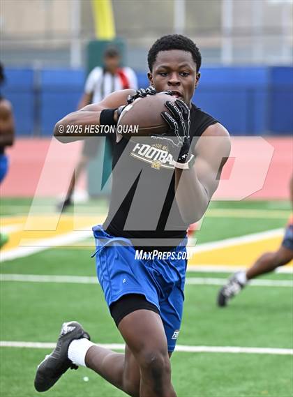 Thumbnail 2 in Dominguez vs. Muir (LB Poly Legends 7x7) photogallery.