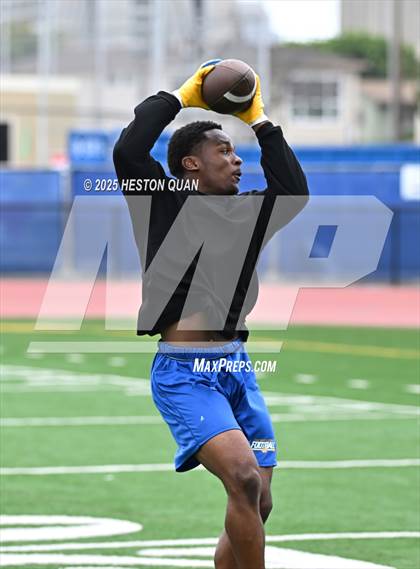 Thumbnail 3 in Dominguez vs. Muir (LB Poly Legends 7x7) photogallery.