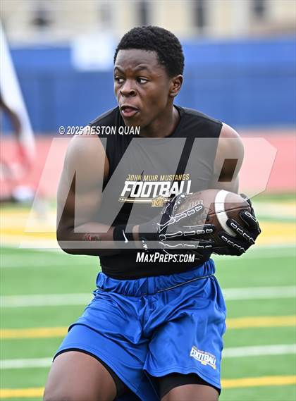 Thumbnail 2 in Dominguez vs. Muir (LB Poly Legends 7x7) photogallery.