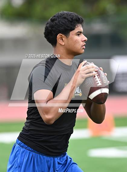 Thumbnail 3 in Dominguez vs. Muir (LB Poly Legends 7x7) photogallery.