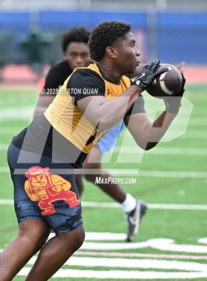 Thumbnail 2 in Dominguez vs. Muir (LB Poly Legends 7x7) photogallery.