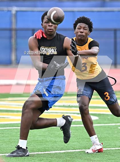 Thumbnail 3 in Dominguez vs. Muir (LB Poly Legends 7x7) photogallery.