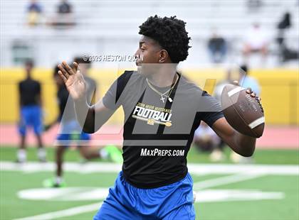 Thumbnail 2 in Dominguez vs. Muir (LB Poly Legends 7x7) photogallery.