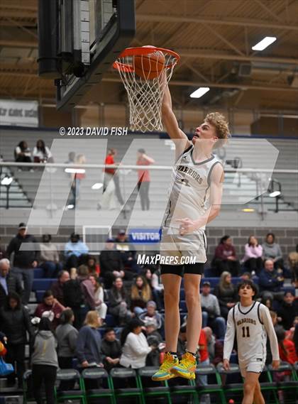 Thumbnail 2 in Borah vs Meridian (IHSAA 5A District III Quarterfinals) photogallery.