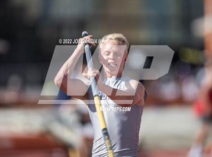 Thumbnail 3 in UIL 2A Boys State Track Meet photogallery.