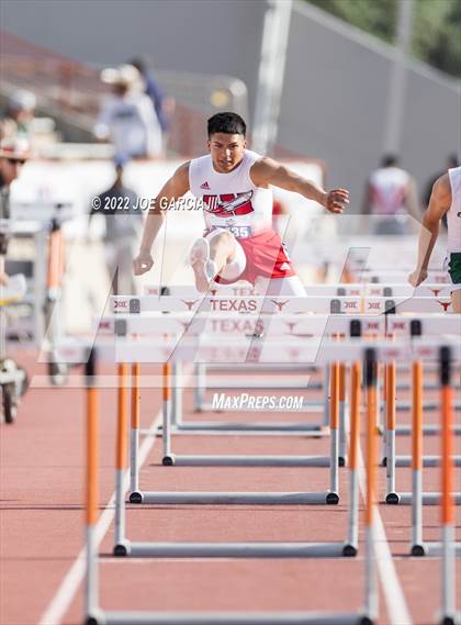 Thumbnail 2 in UIL 2A Boys State Track Meet photogallery.