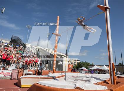 Thumbnail 1 in UIL 2A Boys State Track Meet photogallery.