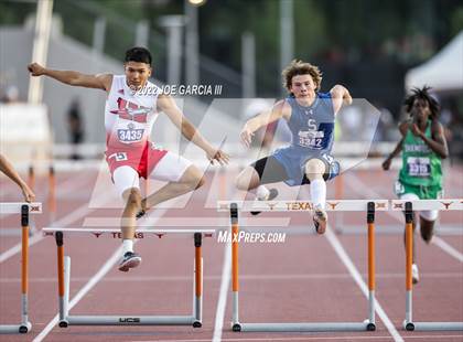 Thumbnail 2 in UIL 2A Boys State Track Meet photogallery.