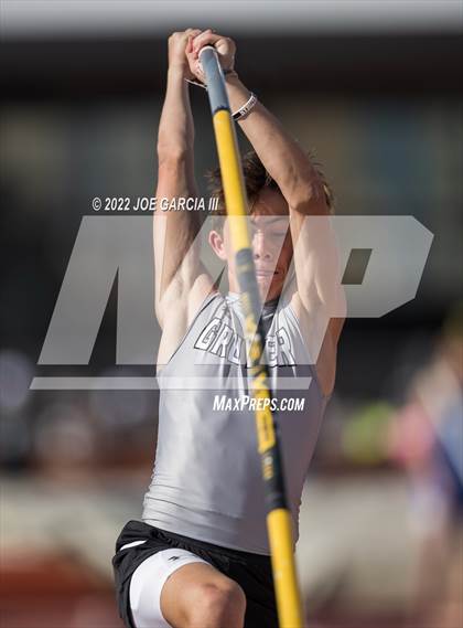 Thumbnail 2 in UIL 2A Boys State Track Meet photogallery.