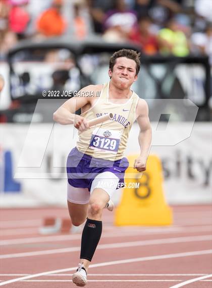 Thumbnail 3 in UIL 2A Boys State Track Meet photogallery.
