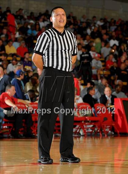 Thumbnail 2 in Loyola vs. Taft (Nike Extravaganza) photogallery.