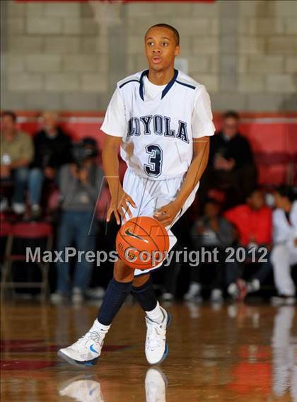 Thumbnail 2 in Loyola vs. Taft (Nike Extravaganza) photogallery.