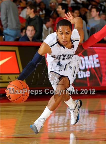 Thumbnail 3 in Loyola vs. Taft (Nike Extravaganza) photogallery.