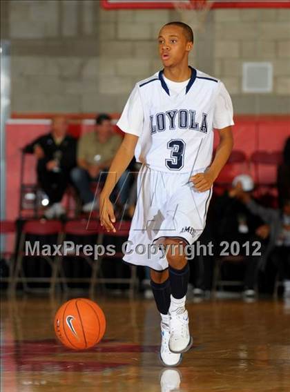 Thumbnail 2 in Loyola vs. Taft (Nike Extravaganza) photogallery.