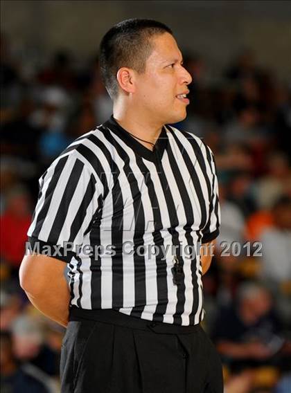 Thumbnail 3 in Loyola vs. Taft (Nike Extravaganza) photogallery.