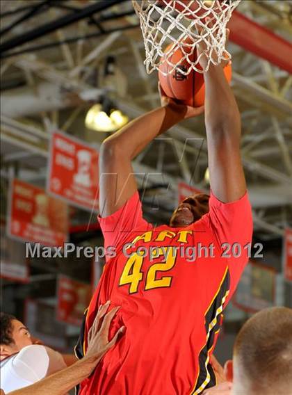 Thumbnail 1 in Loyola vs. Taft (Nike Extravaganza) photogallery.