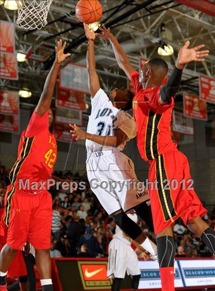Thumbnail 1 in Loyola vs. Taft (Nike Extravaganza) photogallery.