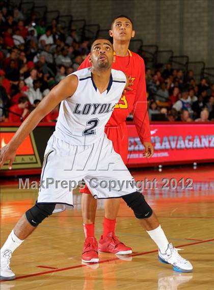 Thumbnail 1 in Loyola vs. Taft (Nike Extravaganza) photogallery.