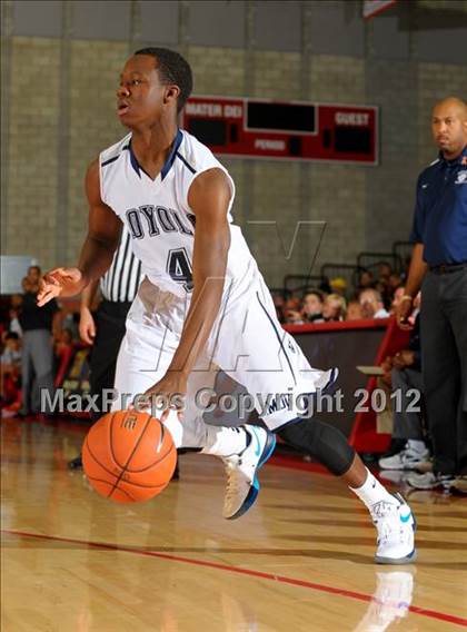 Thumbnail 3 in Loyola vs. Taft (Nike Extravaganza) photogallery.
