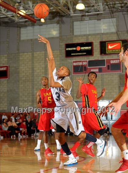 Thumbnail 3 in Loyola vs. Taft (Nike Extravaganza) photogallery.
