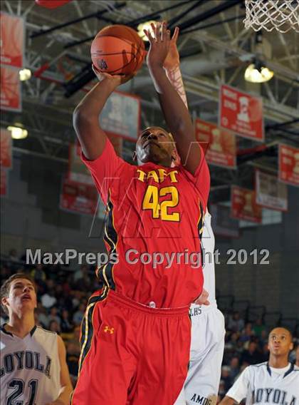 Thumbnail 2 in Loyola vs. Taft (Nike Extravaganza) photogallery.