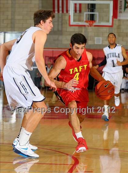 Thumbnail 2 in Loyola vs. Taft (Nike Extravaganza) photogallery.