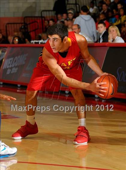 Thumbnail 2 in Loyola vs. Taft (Nike Extravaganza) photogallery.