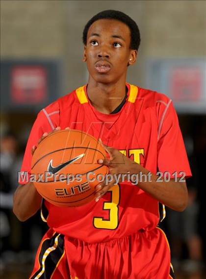 Thumbnail 3 in Loyola vs. Taft (Nike Extravaganza) photogallery.
