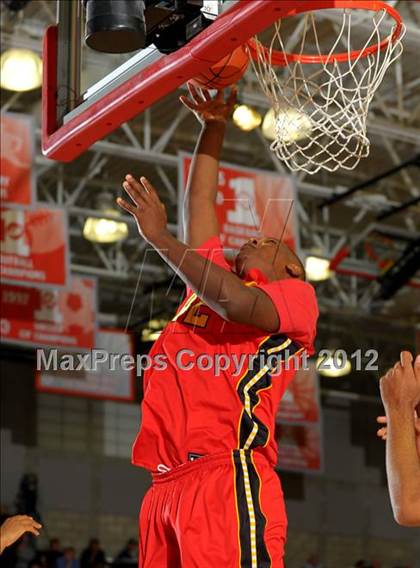 Thumbnail 2 in Loyola vs. Taft (Nike Extravaganza) photogallery.